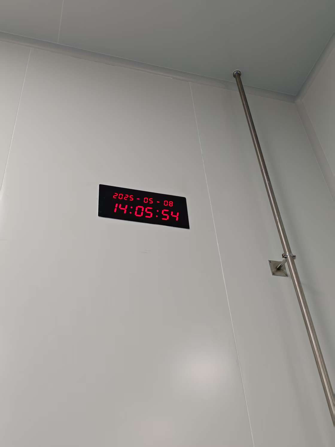 cleanroom clock 
